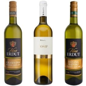 Un paquet de mostra temptador de tres vins blancs de Croàcia - Pošip, Graševina i Riesling, que estan preparats per hipnotitzar les vostres papil·les gustatives.