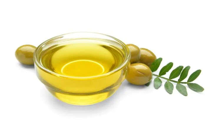 L'huile d'olive dans un bol