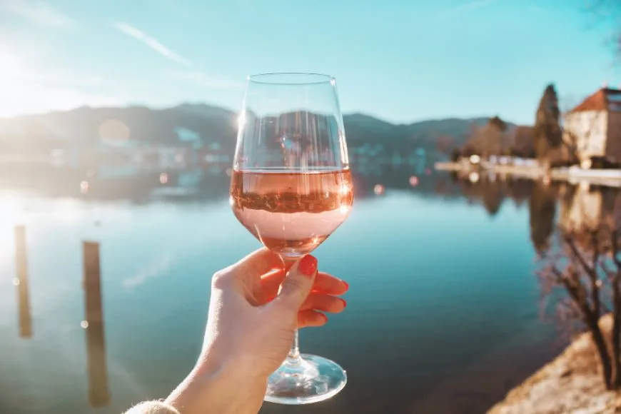 Tá tóir ar Rosé mar fhíon earrach úr