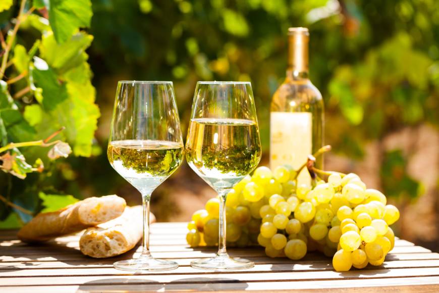 White wine can be either sweet or dry depending on the flavor profile