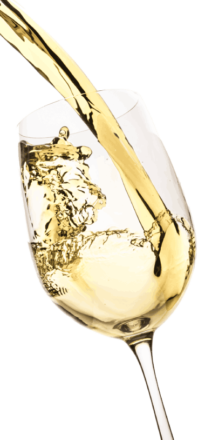 fehér bor átlátszó üvegben