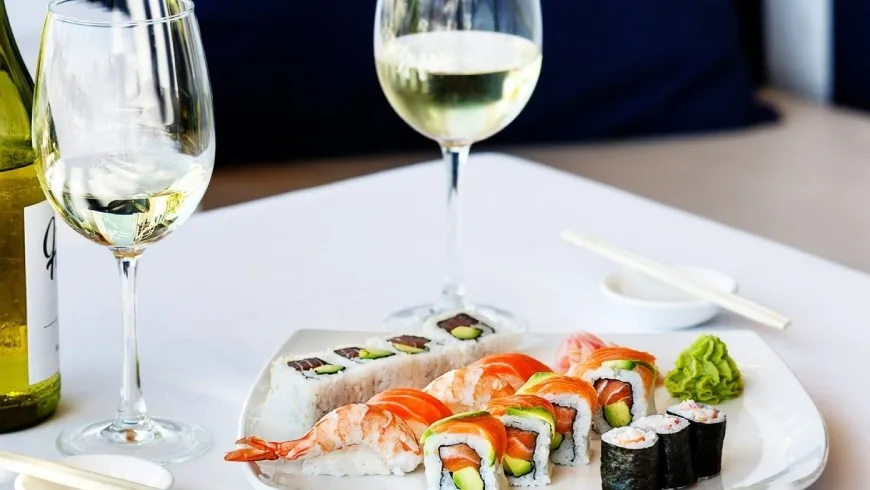 Fíon bán le sushi