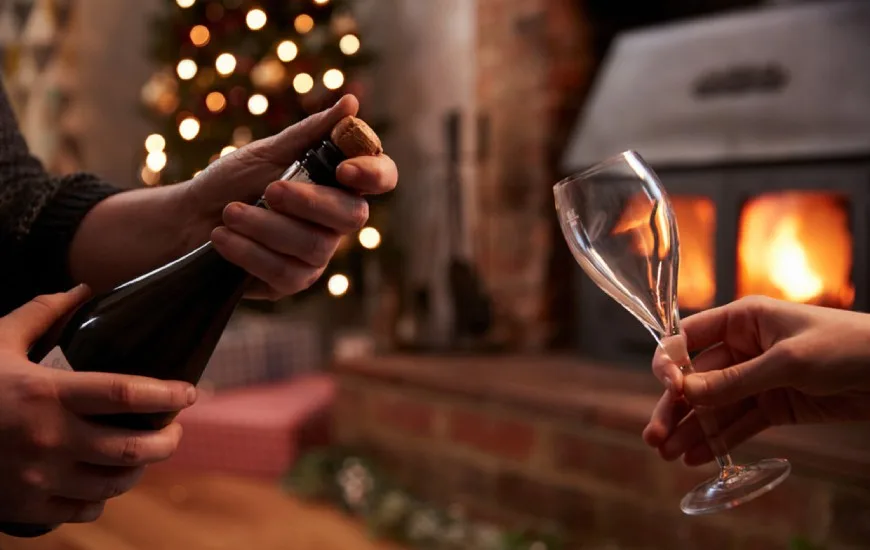 Iepenje en tsjinje wynflessen mei sommelierflair 5 Hoe kinne jo in flesse sjampanje of oare mousserende wyn goed iepenje