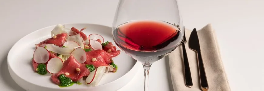 Fíon le carpaccio: Faigh amach na teaglamaí is fearr 1 Fíon le carpaccio