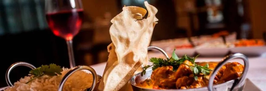 Vin cu mâncare indiană